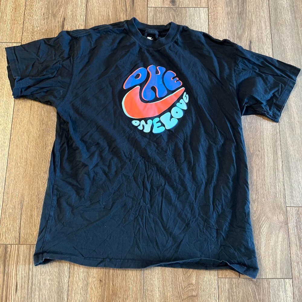 Nike Tee One Love Graphic Loose Fit Black Medium